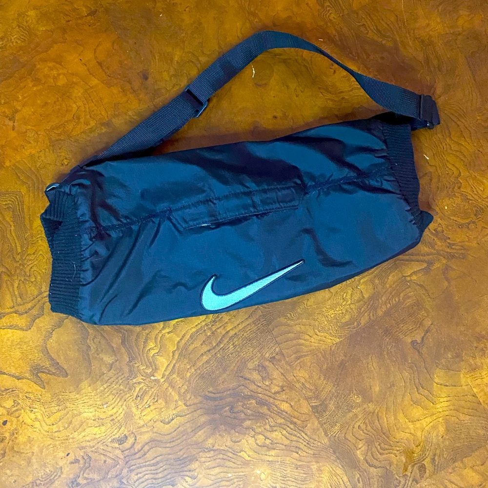 Nike handwarner